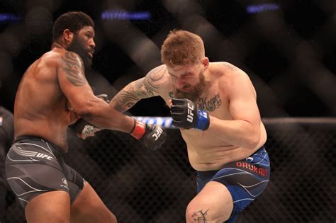 Curtis Blaydes Melts Chris Daukaus in UFC on ESPN 33.